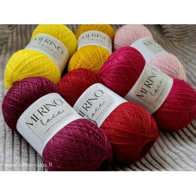 Merino Lace 387 ruby red 2