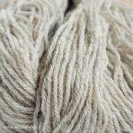 Natural Color Yarn 810 vidutinė pilkai rusva