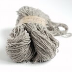 Natural Color Yarn 830 tamsi pilkai rusva